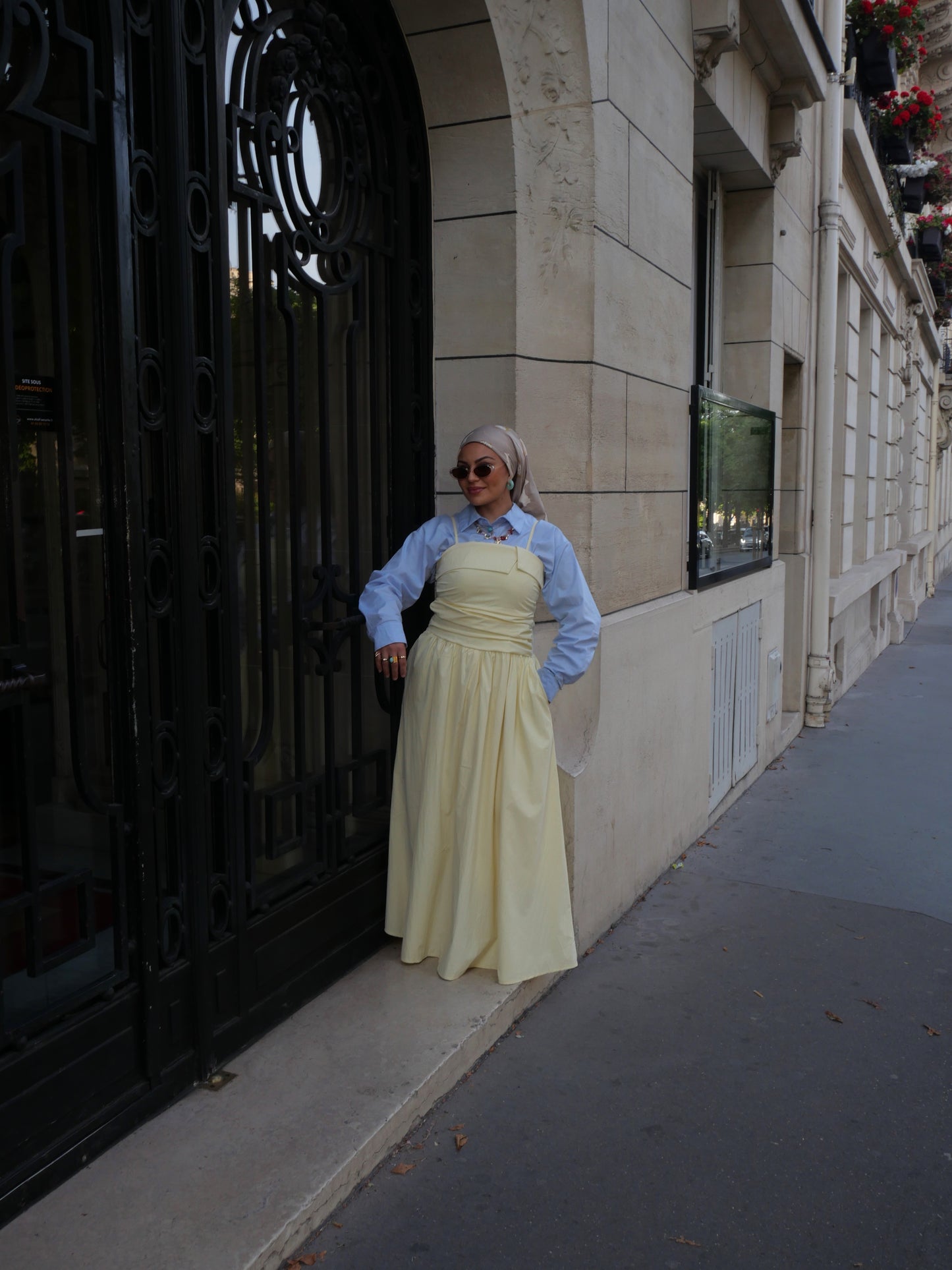 LA ROBE JAUNE