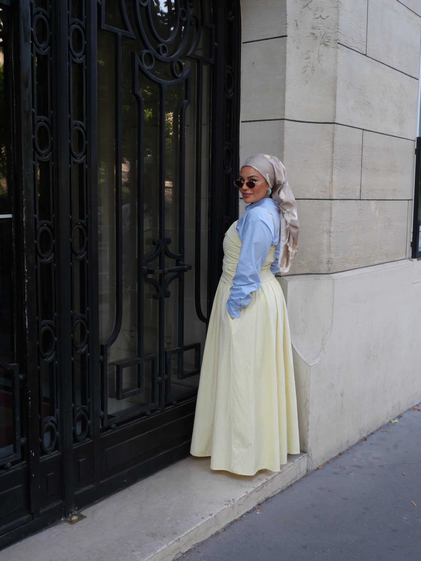 LA ROBE JAUNE