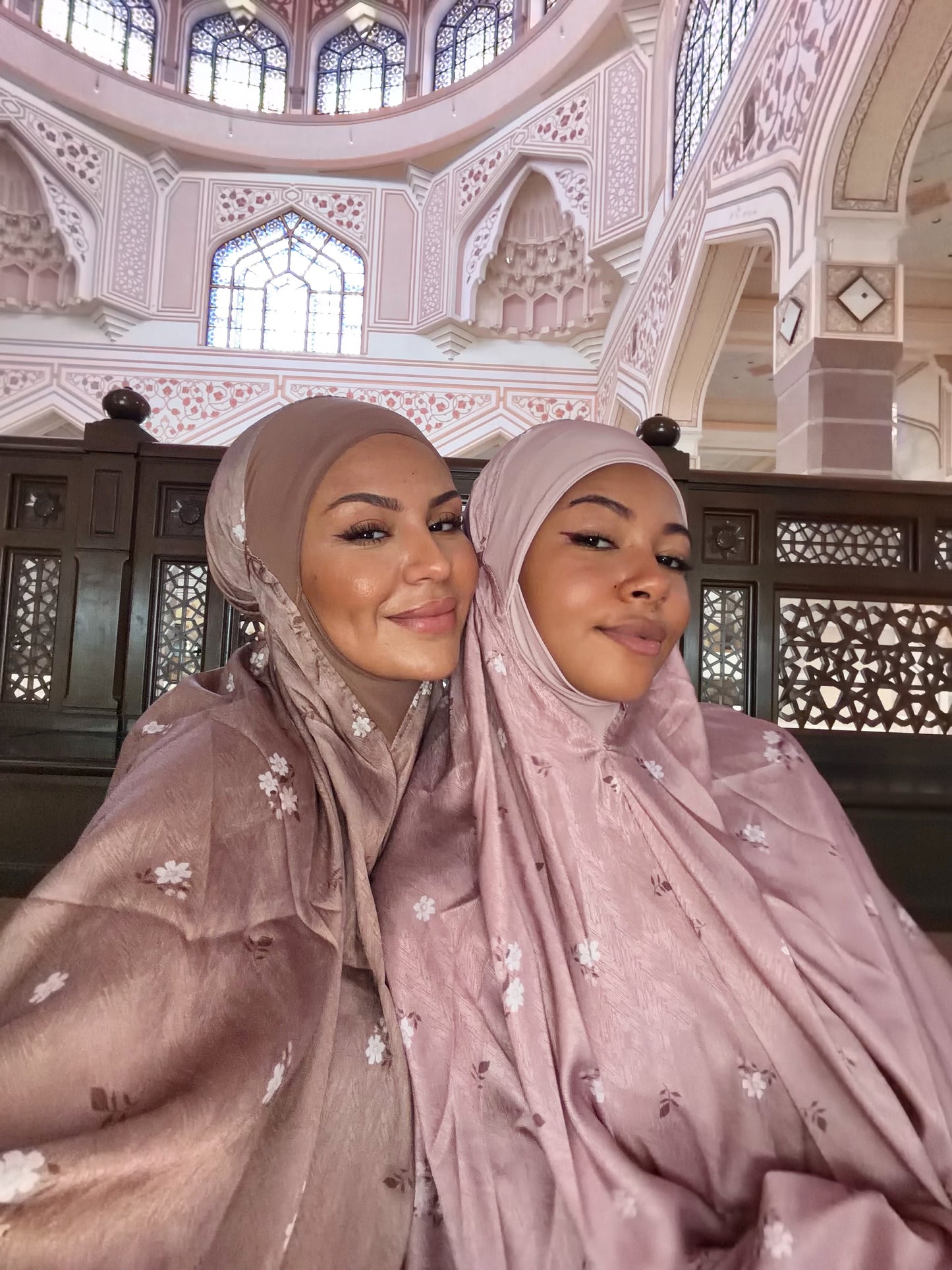 TENUE DE PRIÈRE ROSE