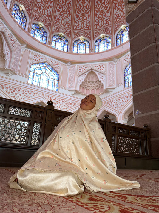 TENUE DE PRIÈRE JAUNE