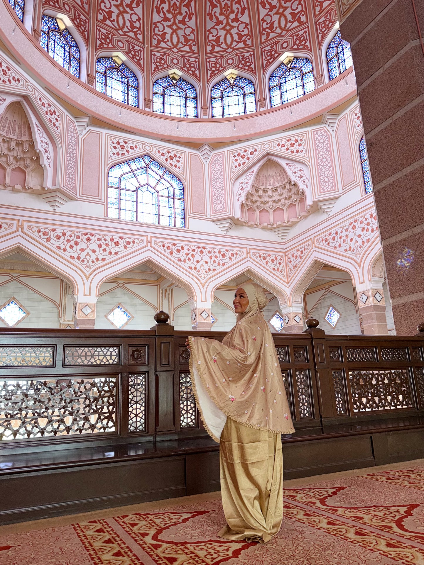 TENUE DE PRIÈRE DORÉ