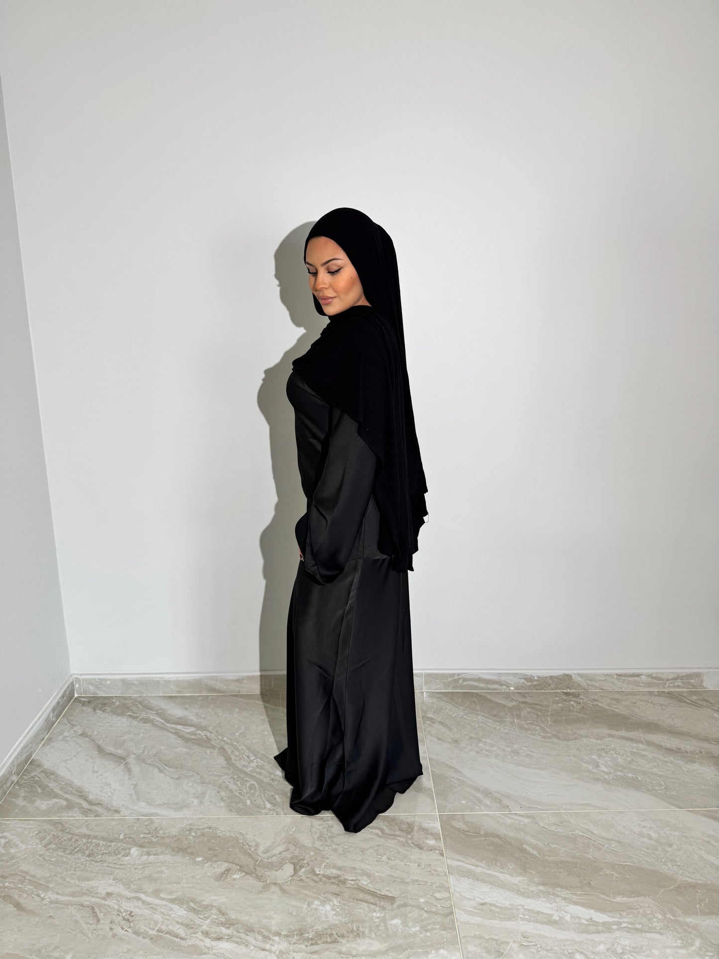 ROBE NOIR ÉLÉGANTE