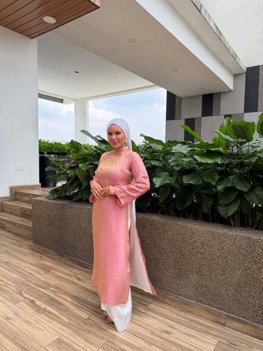 TENUE VIETNAMIENNE ROSE/DORÉ