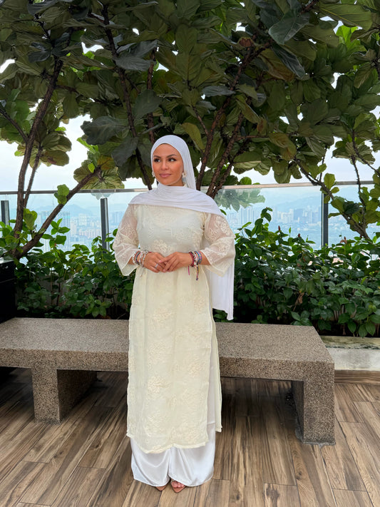 TENUE VIETNAMIENNE BRODÉ BLANCHE