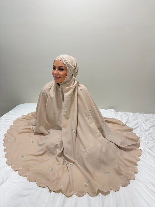 TENUE DE PRIÈRE ROSE PALE FLEURI