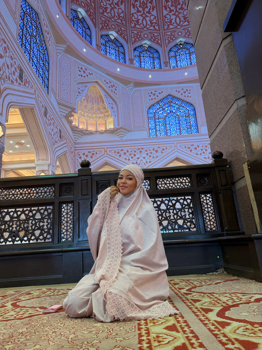 TENUE DE PRIÈRE MALAISIENNE ROSE BRODÉ