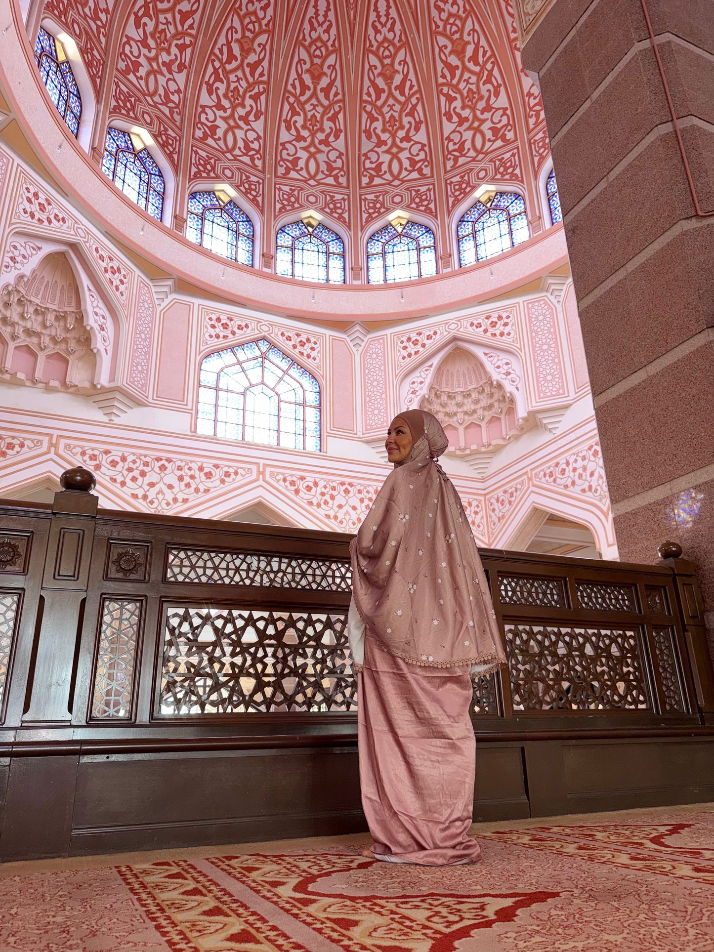 TENUE DE PRIÈRE NUDE